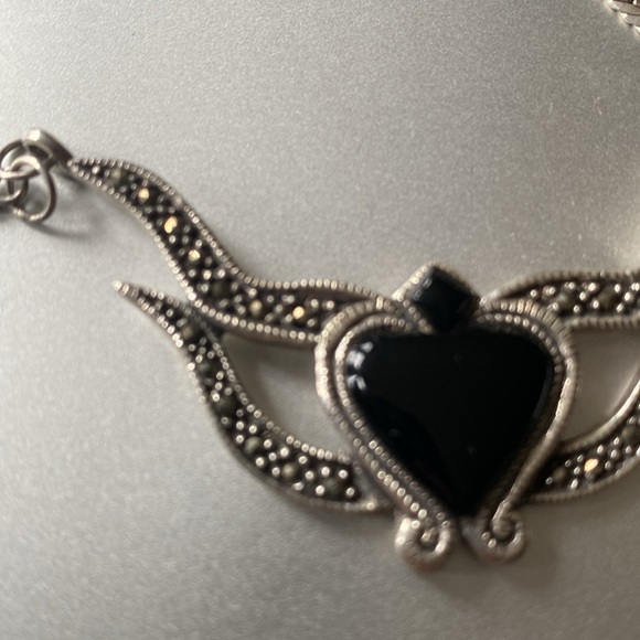 Gorgeous silver and onix pendant with marcasite - Picture 2 of 6